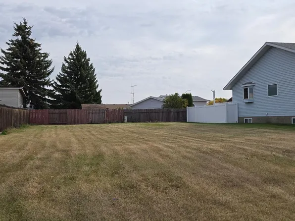 5613 45a St, Vegreville, AB T9C 1E2