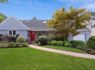 2150 Cayuga Dr, Merrick, NY 11566