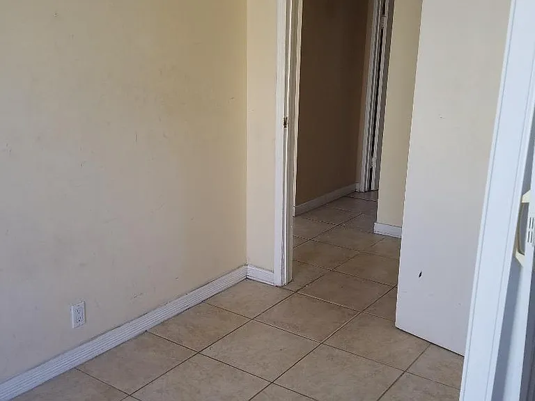 209 Columbia Pl #209 — Photo 3