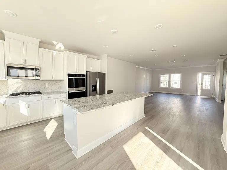 2686 Devon Vale St — Photo 5