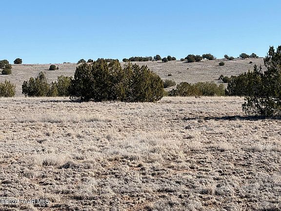 2nd image of 522 N Deer Camp Trl