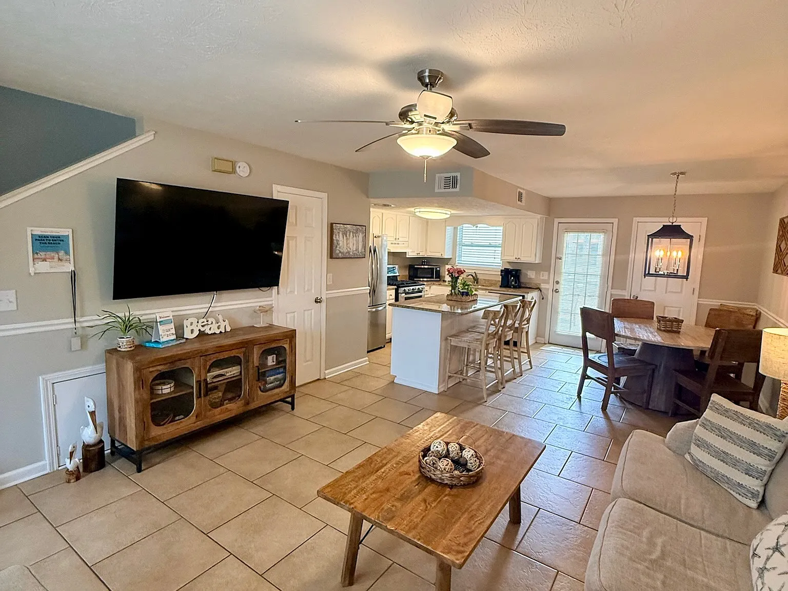 2 bed, 2.5 bath, 1063 sqft, $2,400 — Photo 4