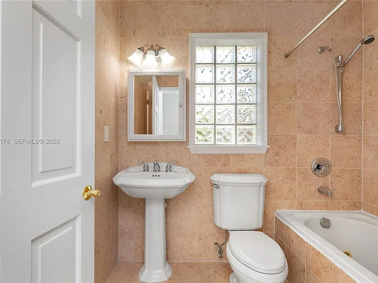 330 Coconut Isle Dr — Photo 24