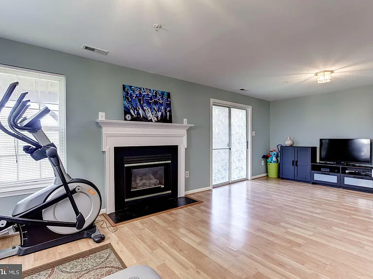13724 Valley Oak Cir — Photo 32