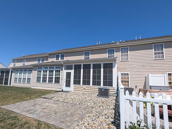 2nd image of 37455 Oliver Dr