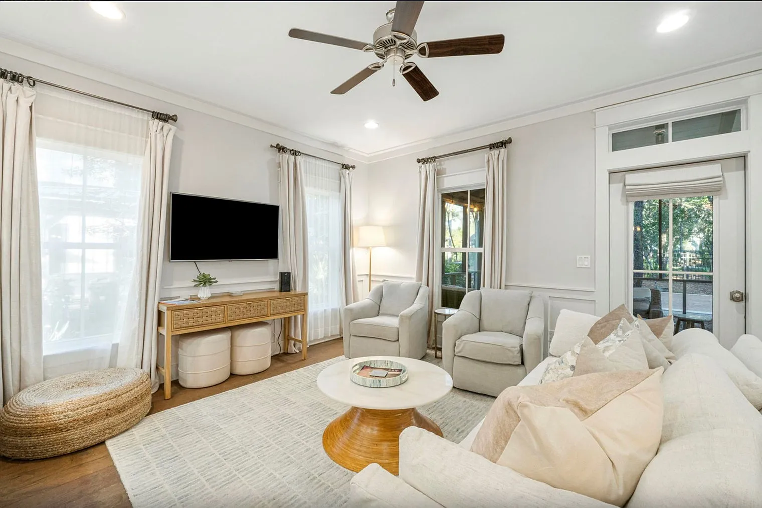 4 bed, 4.0 bath, 2163 sqft, $8,366 — Photo 4