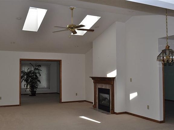 3rd image of 1568 Deeanne Dr