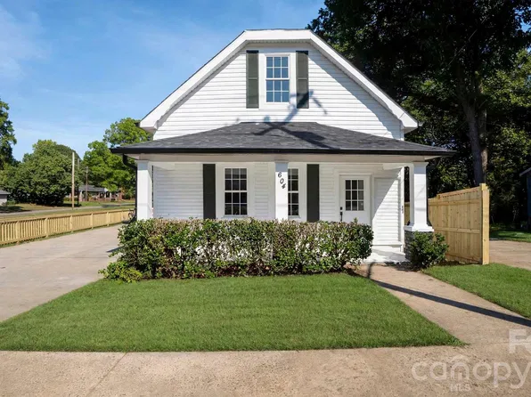 604 Oak St, Mooresville, NC 28115