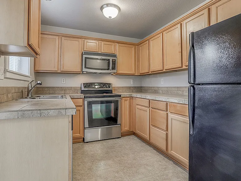 15075 SE Powell Blvd — Photo 30