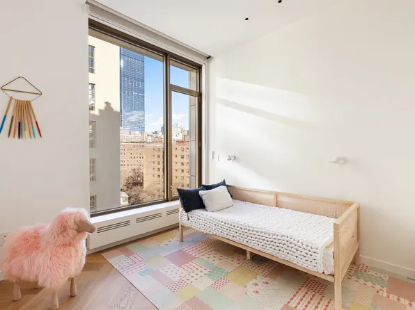 500 West 25th Street image 15 of 16