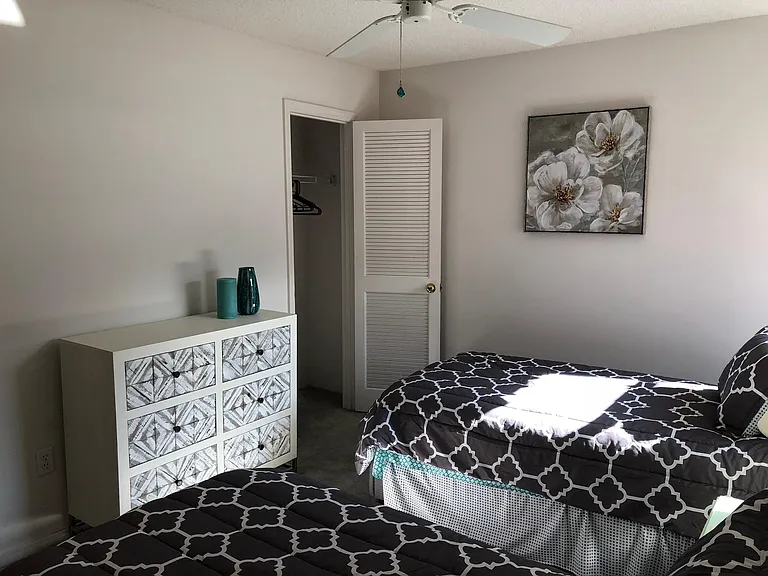 916 Mendoza Blvd — Photo 12