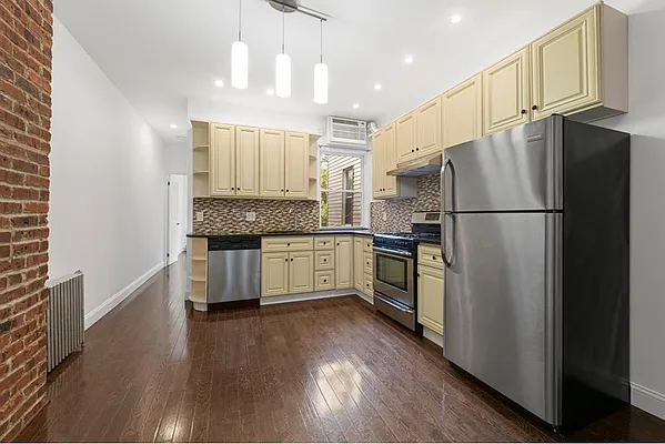 Rented by Douglas Elliman | media 20