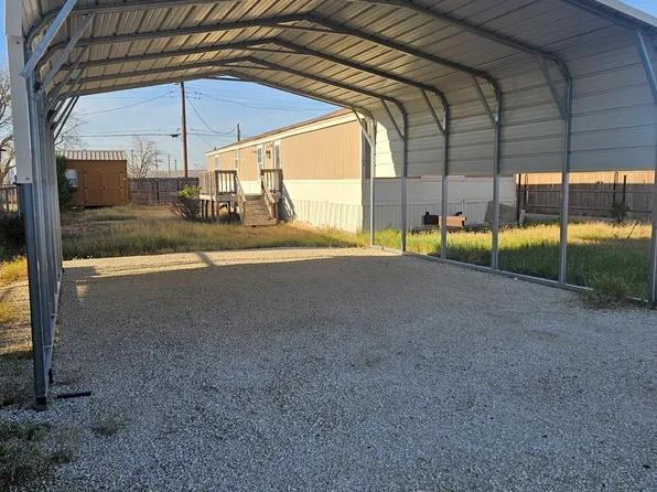 107 Pecan St, Mc Camey, TX 79752