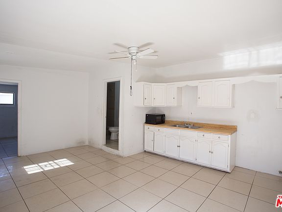 3rd image of 400 E 107th St