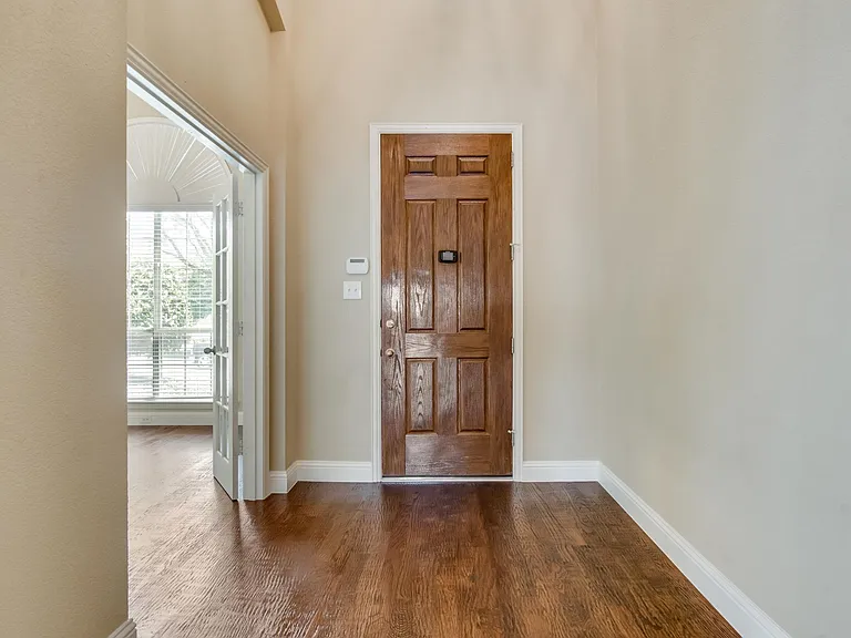 6072 Wallis Dr — Photo 2