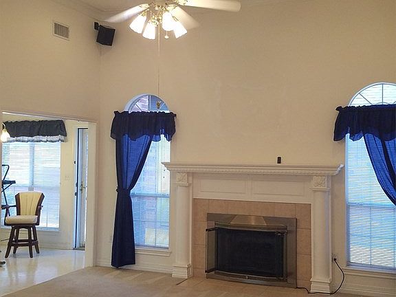 3rd image of 103 Whitehouse Oaks St