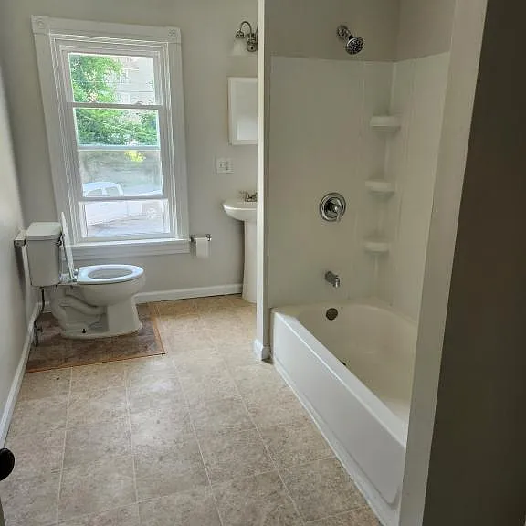 1819 Whitford Ave — Photo 2
