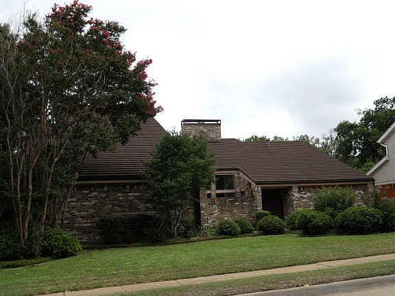 2nd image of 211 Crooked Creek Dr