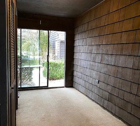 5th image of 6070 Hiller Dr