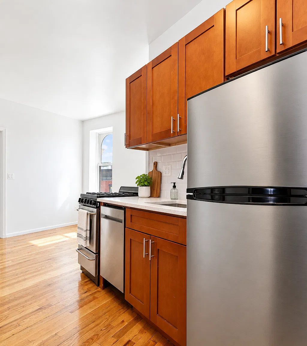 117 Perry Street — Photo 2