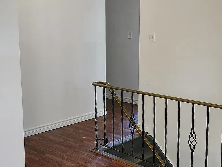 110 Wilson St W #2 — Photo 18