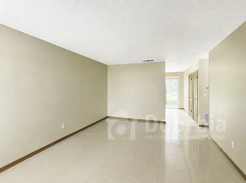 Single-Story 2 Bedroom, 1 Bathroom Duplex — Photo 2