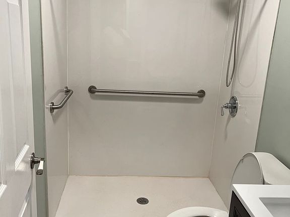 5th image of 518 Valley Dr
