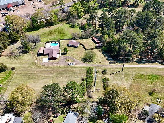 3rd image of 406 Wayne St