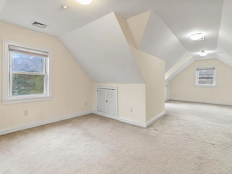 9 Park Ave — Photo 24