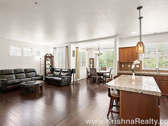 3rd image of 5607 NE Vino Ct