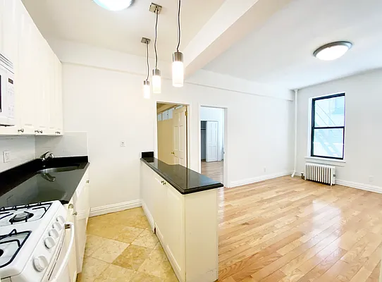 Rented by Avenues Real Estate | media 13