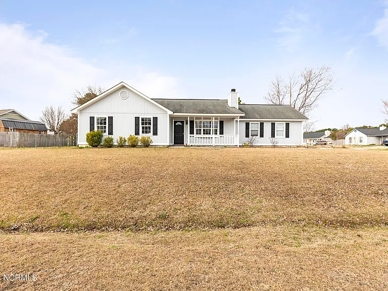 305 Foxridge Ln — Photo 4