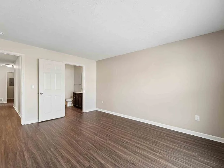 Auburn Creek Apartment Homes — Photo 8