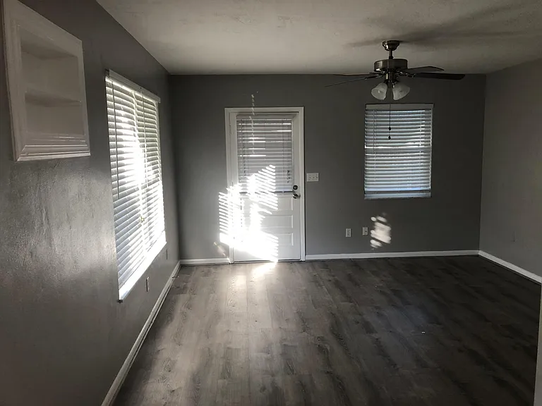 7047 Merrick Ln — Photo 13