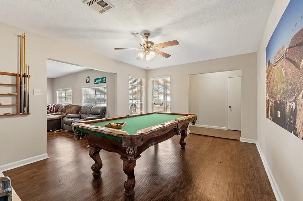 4 bed, 2410 sqft, $1,800 — Photo 4