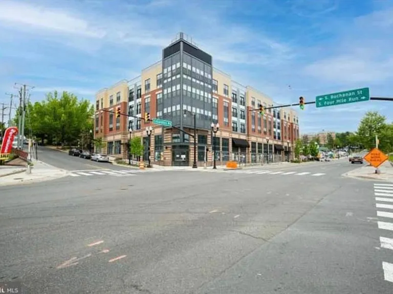 989 S Buchanan St #401 — Photo 2