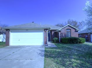 312 Harrogate Dr, Yukon, OK 73099