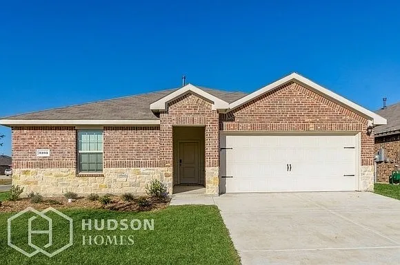 3 bed, 2.0 bath, 1450 sqft, $1,949 — Photo 1