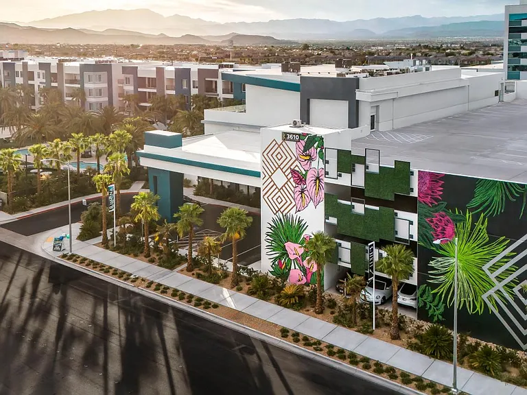 Ilumina on Raiders Way — Photo 15