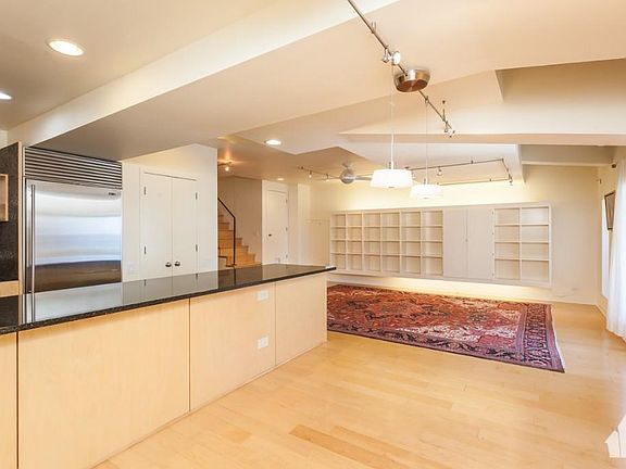 3rd image of 40 E 9th St #2900