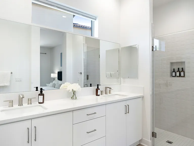 Master Suite 1 Bathroom