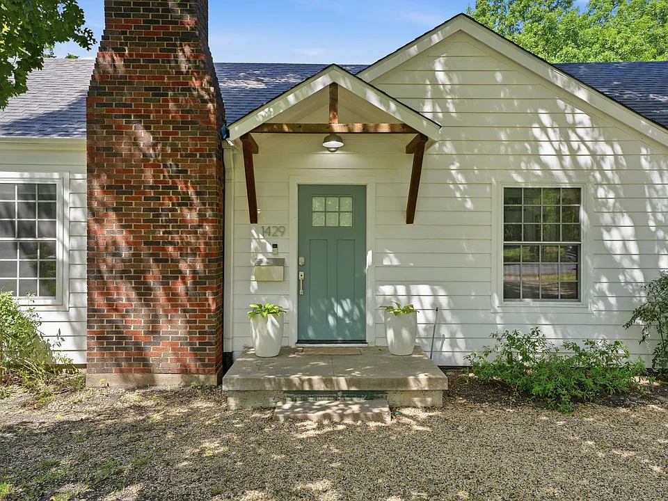 1429 El Campo Dr