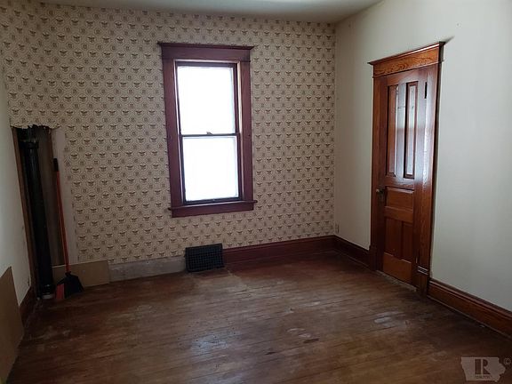 4th image of 1302 Willow St