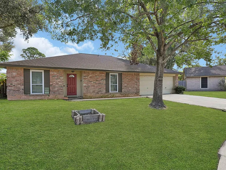 14102 Sylvia Dr — Photo 2
