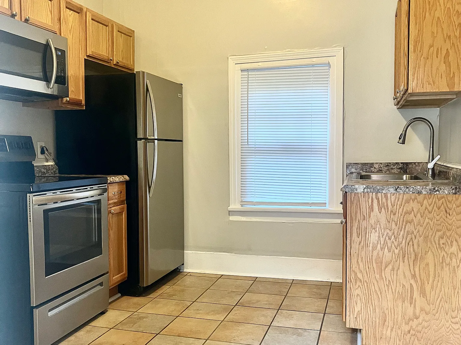 843 Cherry St — Photo 2