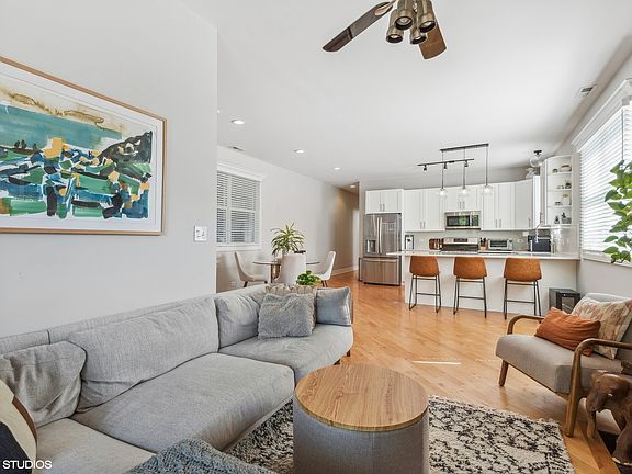 4th image of 1035 N Damen Ave APT 3