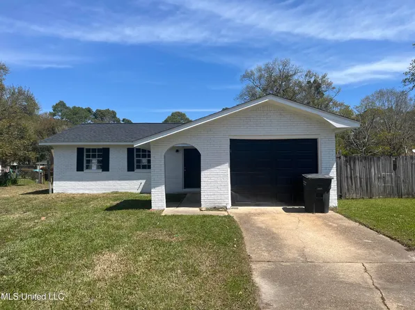 2212 Shadowwood Cir, Gautier, MS 39553