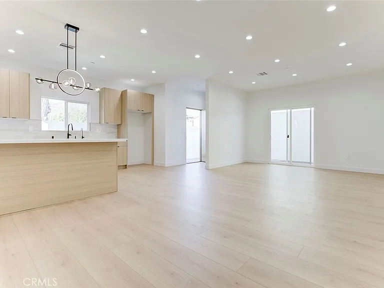 2242 N Keystone St — Photo 8