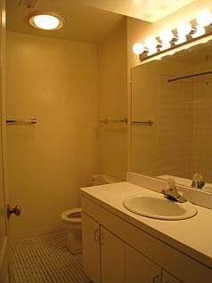4th image of 1928 N Humboldt Blvd APT Gdn