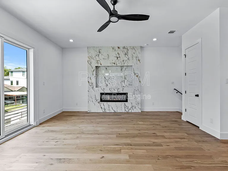410 Avenue L #B — Photo 12